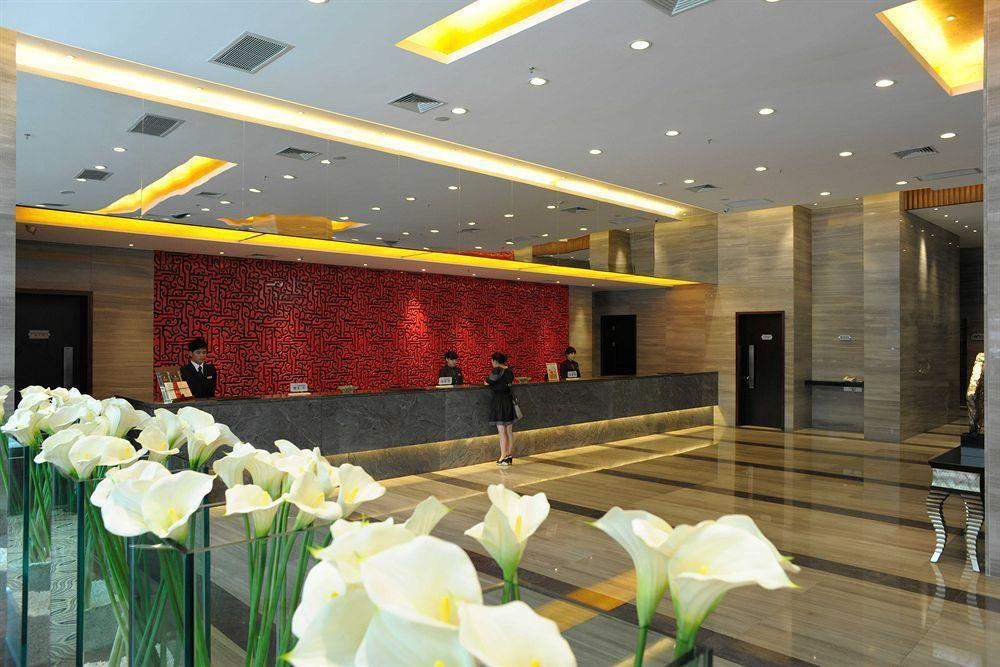 Wuhan Junyi Dynasty Hotel מראה חיצוני תמונה